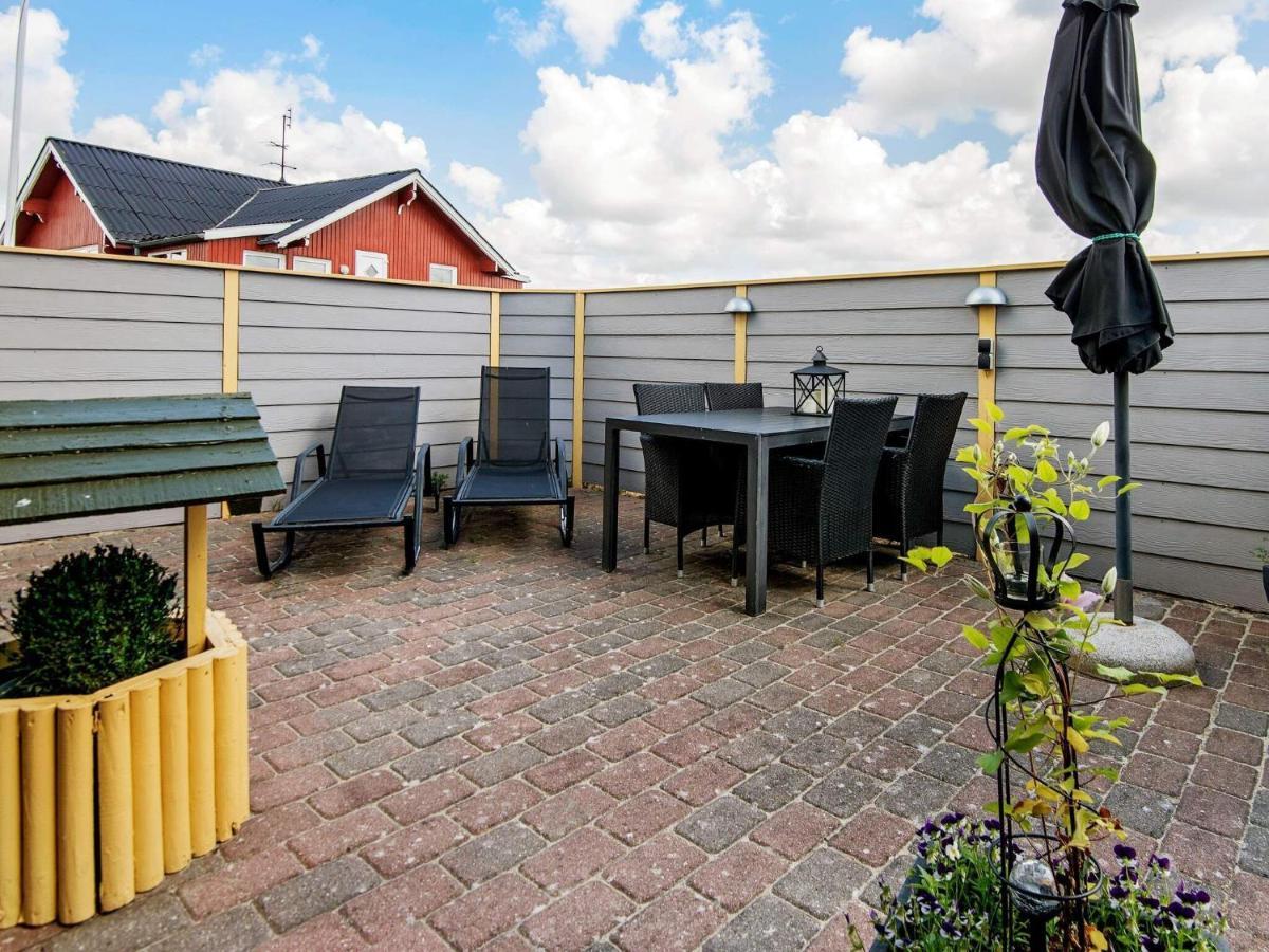 4 Person Holiday Home In R M Lakolk Exteriör bild