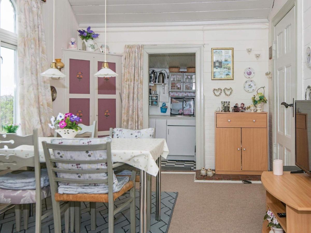 4 Person Holiday Home In R M Lakolk Exteriör bild